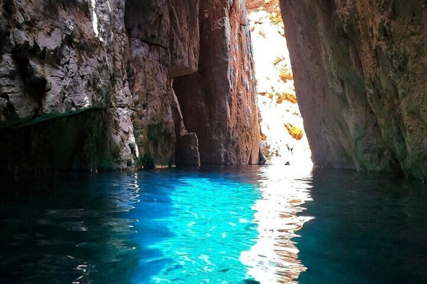 Daily Cruise to Kounoupa, Koutsomiti & Red Rock in Astypalea