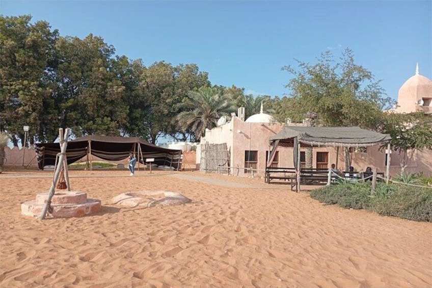 Emirates Heritage Village in Abu Dhabi offers tourists a glimpse into the UAE’s rich cultural past, showcasing traditional crafts, Bedouin life, and historic architecture.