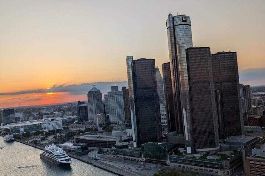 30 Minutes Private Downtown Detroit Helicopter Ride