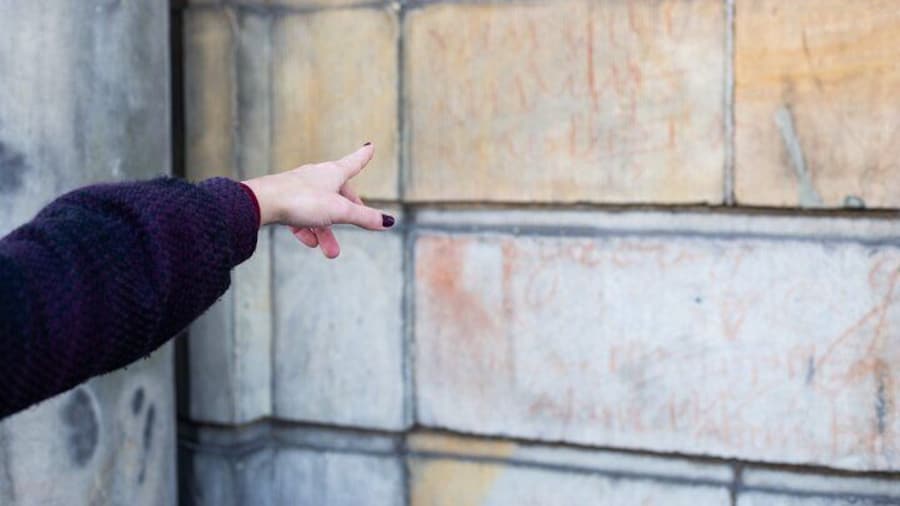Urban Legend walking tour Amsterdam with tour guide