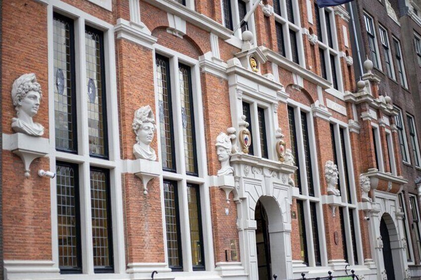 Urban Legend walking tour Amsterdam with tour guide