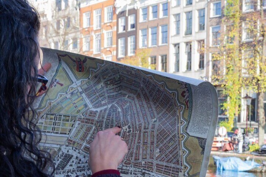 Urban Legend walking tour Amsterdam with tour guide