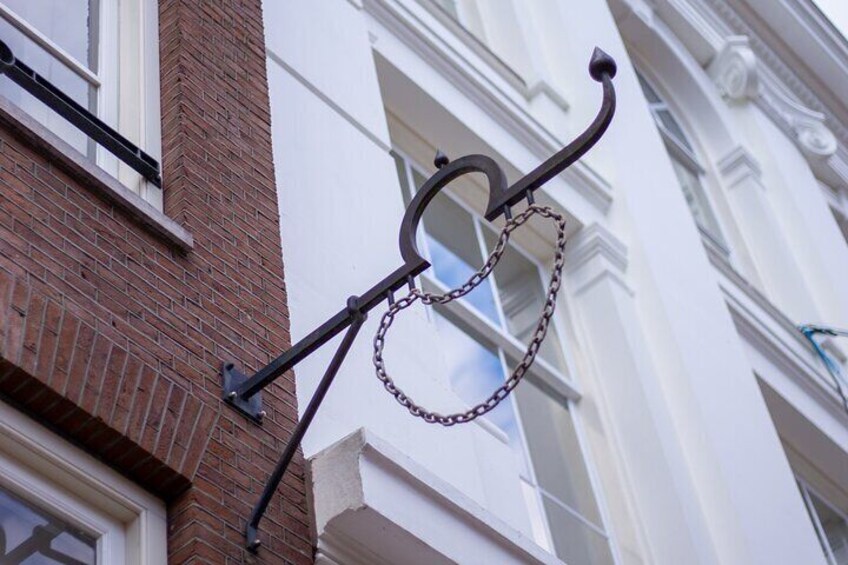 Urban Legend walking tour Amsterdam with tour guide
