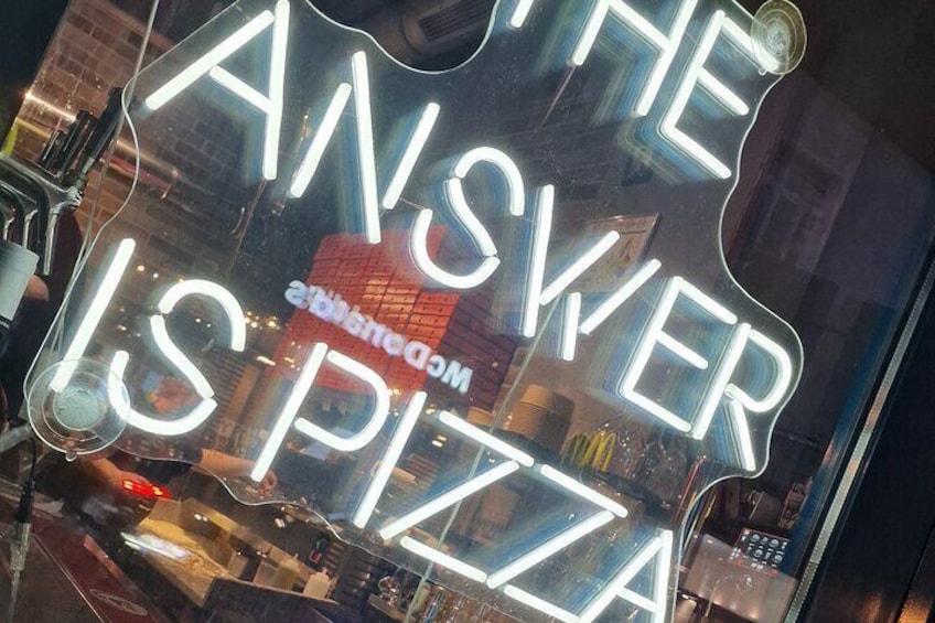 Best pizzas, most legendary pubs. Discover the nightlife district of Munich.