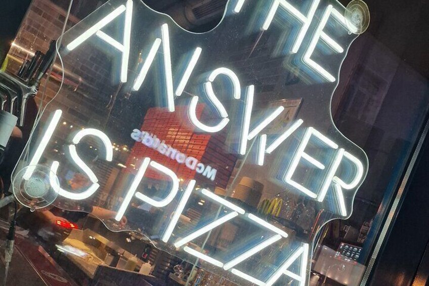 Best pizzas, most legendary pubs. Discover the nightlife district of Munich.