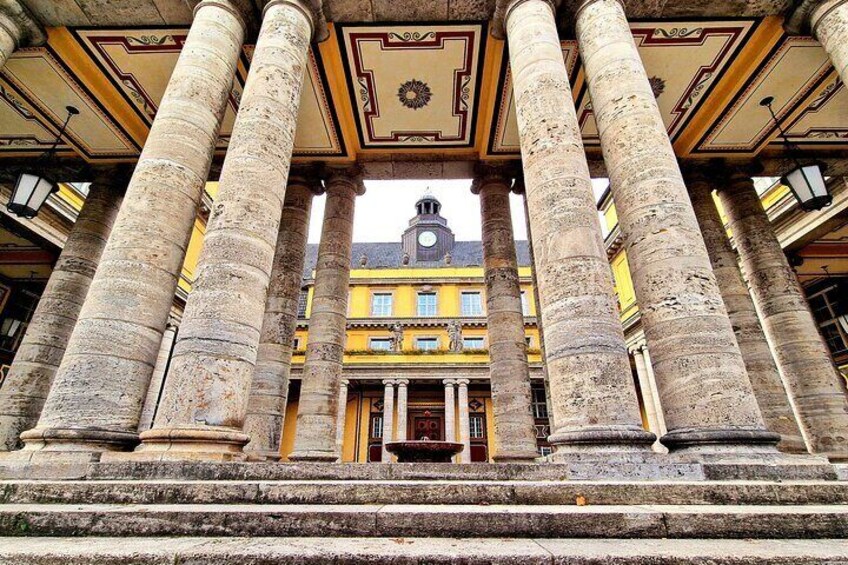 Stately and full of secrets: You can find out why half of Schwabing is connected by secret corridors on the tour!