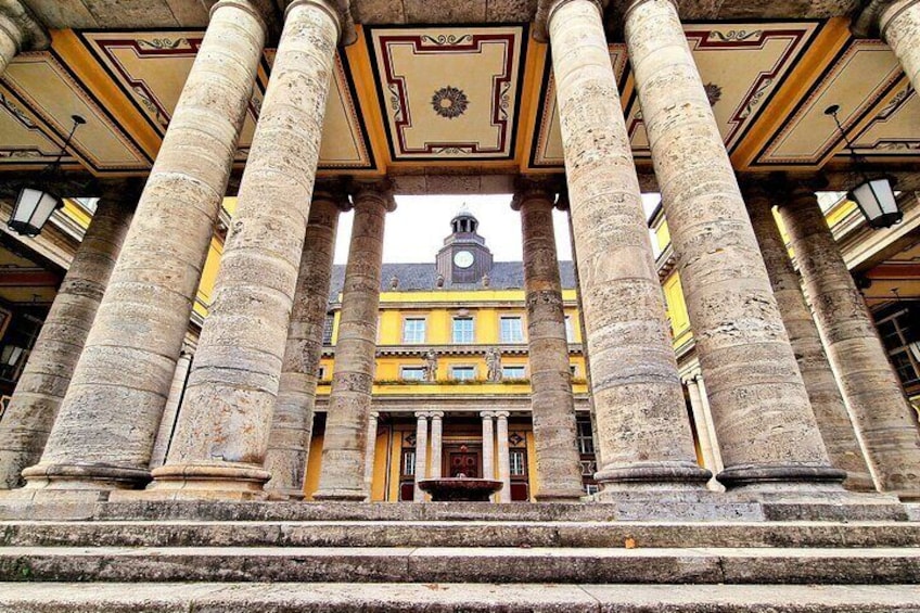 Stately and full of secrets: You can find out why half of Schwabing is connected by secret corridors on the tour!