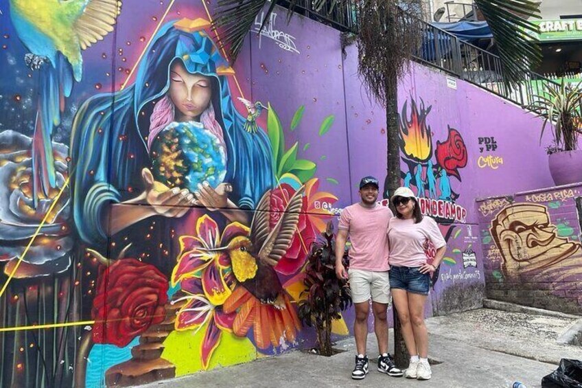 Medellin Commune 13 Historic Tour With Snacks and Drinks