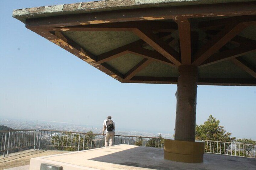 Escape the City Short Hike and Onigiri Picnic in Osaka