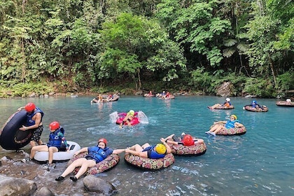Tubing por el Río Celeste