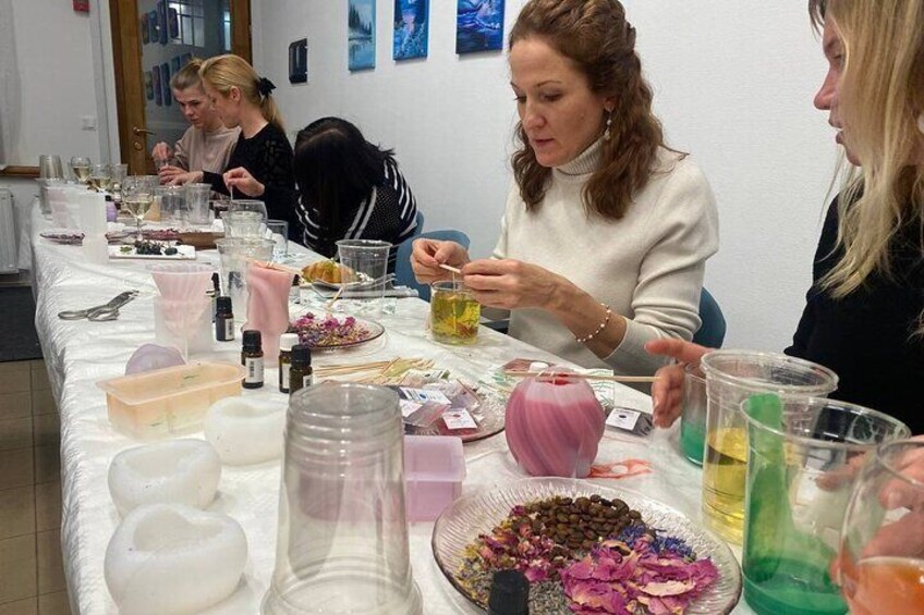Art and Wine Sip and Paint Party in an Art Studio in Riga