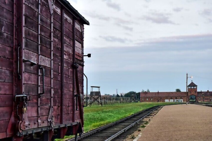 Auschwitz Birkenau tour with a Guidebook