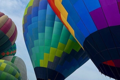 Balloon Show with Transportation and Breakfast in Cave