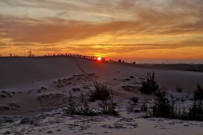 Adembenemende zonsondergang bij Mui Ne zandduinen vanuit Ho Chi Minh