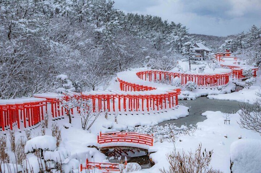Takayama Inari Shrine in winter