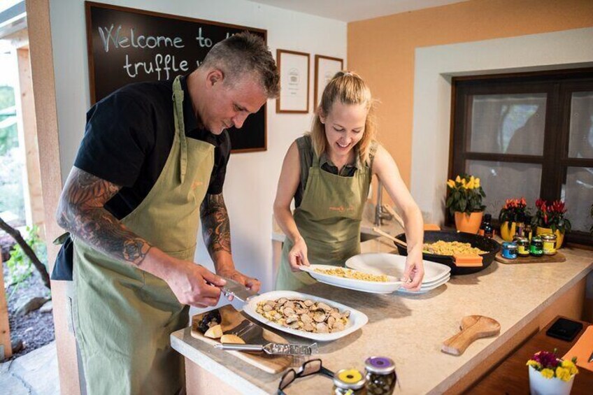 Preparation of scrambled eggs with fresh truffles