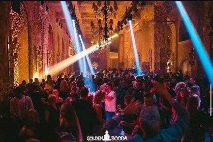 Party Like a VIP – Hurghada Club Tour with Transfers