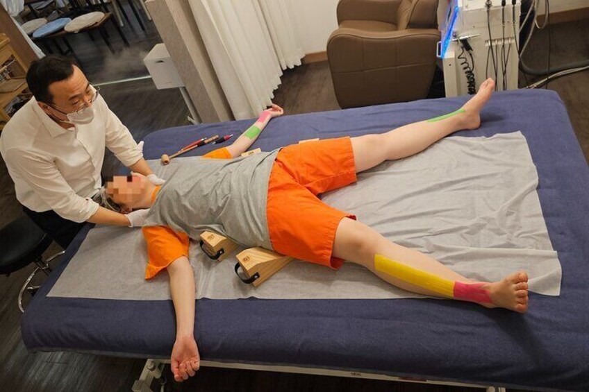Holistic full-body therapy combining CST and Korean meridian techniques to restore inner flow and energetic balance.