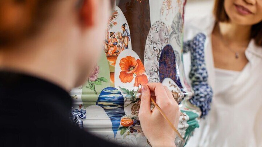 Behind the Scenes Manufacture Tour in English
