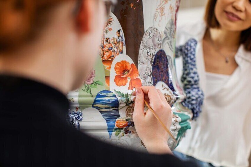 Behind the Scenes Manufacture Tour in English