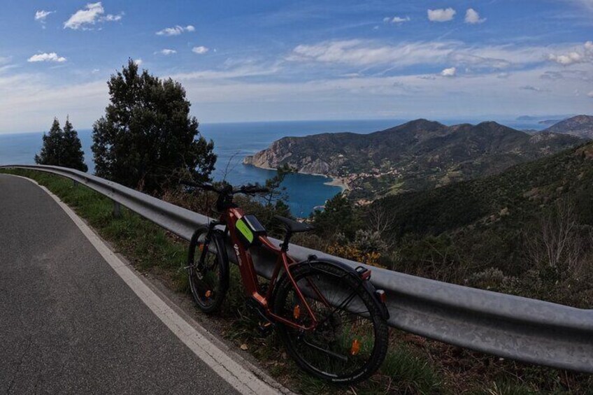 E-Bike Tour in Cinque Terre with Aperitif in Farmhouse