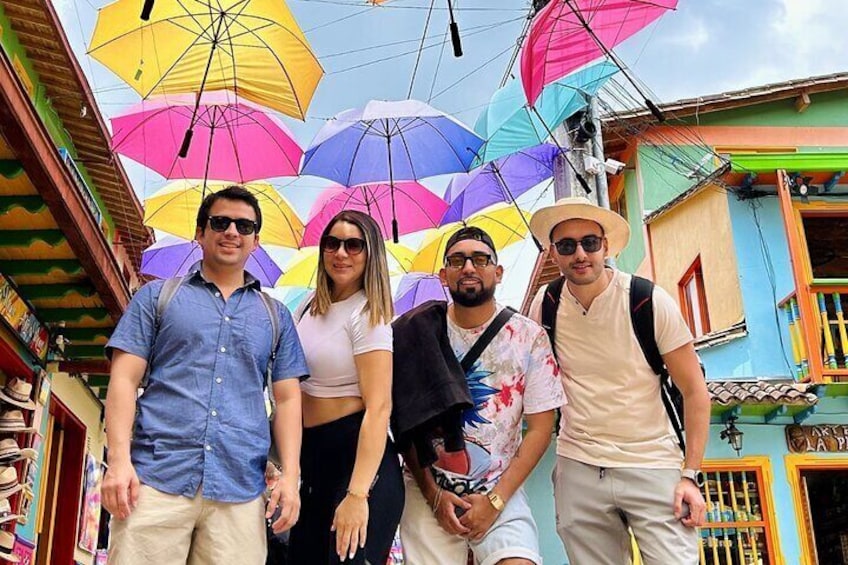 SMALL GROUP Guatape tour with Luxury Boat, Meals and Llamas farm