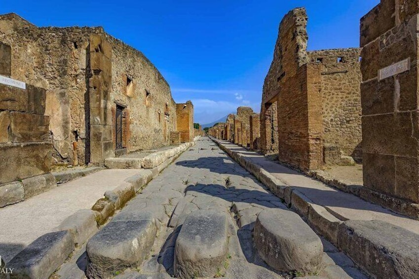 Visit Pompeii skip the line ticket + bus roundtrip