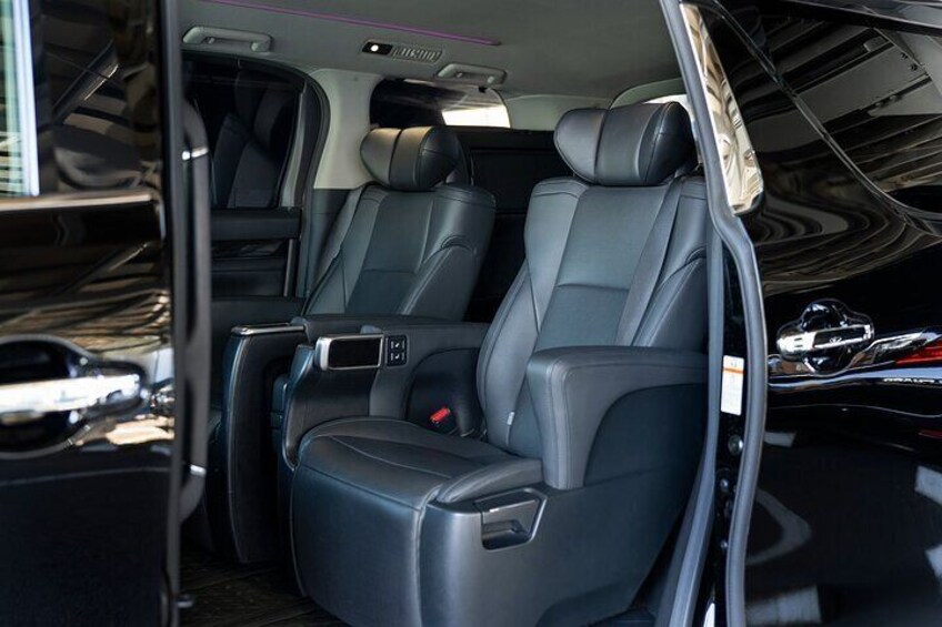 5 Hour Tokyo Private Charter with One Way Narita Airport Transfer