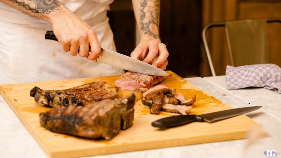 Mastersteak: Cook The Perfect Florentine Style Steak With Wine and Chef