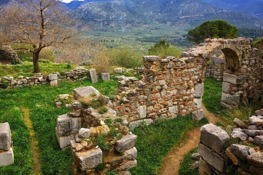 Delphi & Monastery of Hosios Loukas Private Full Day Tour
