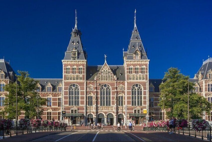 Explore Amsterdam and Indulge in Dutch Delights