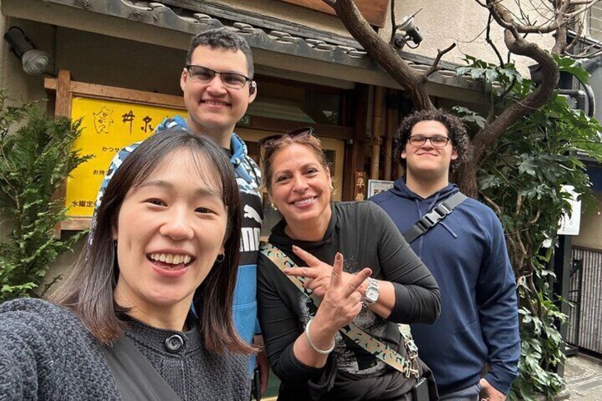Tokyo: Asakusa Food and Culture Tour with Lunch