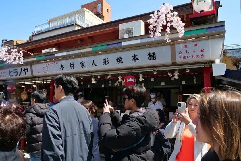 Tokyo: Asakusa Food and Culture Tour with Lunch