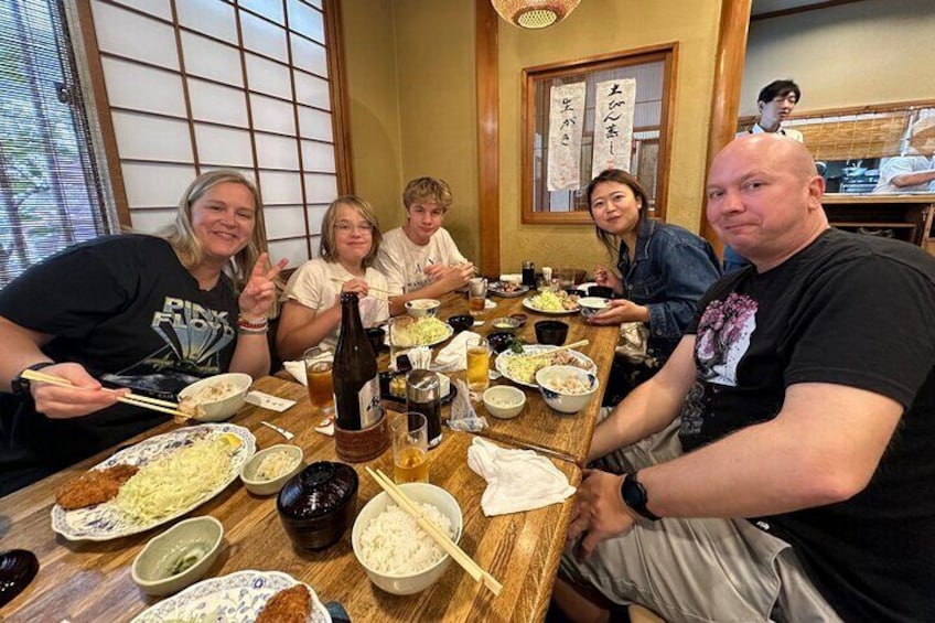 Tokyo: Asakusa Food and Culture Tour with Lunch