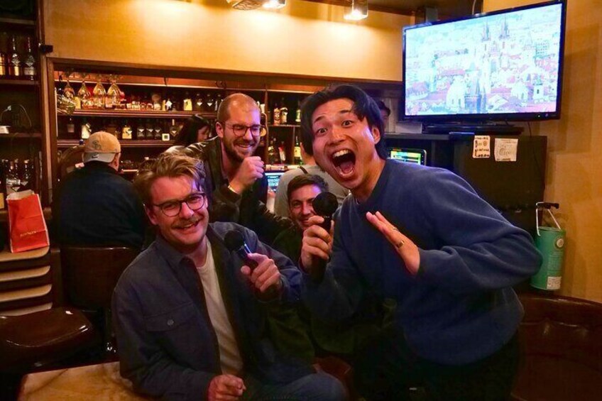 Tokyo Local Bar Hopping Tour in Shimbashi