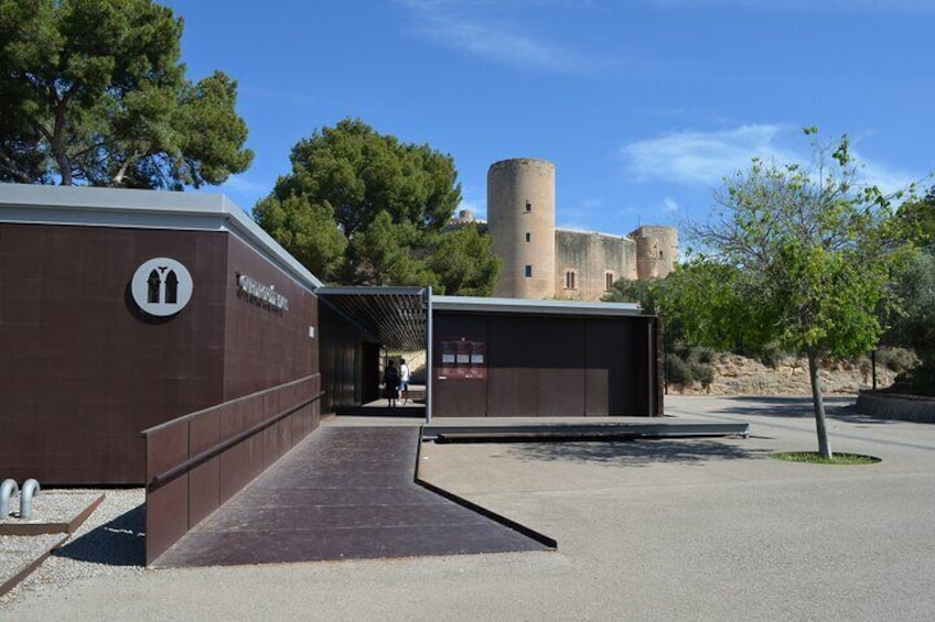Palma de Mallorca Quest Experience in Castle Bellver Prison Break