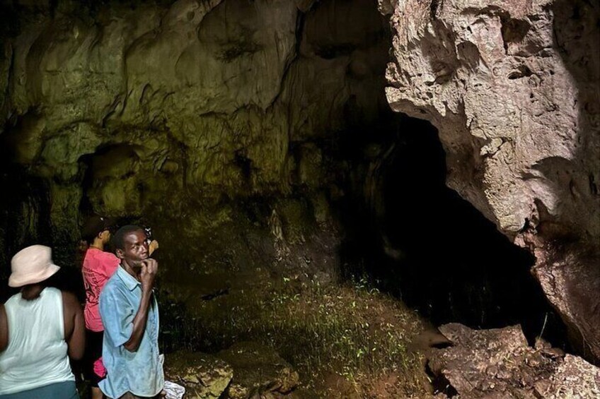 Morgan's Pond Cave and Christiana Extinct Volcanic Crater Hike