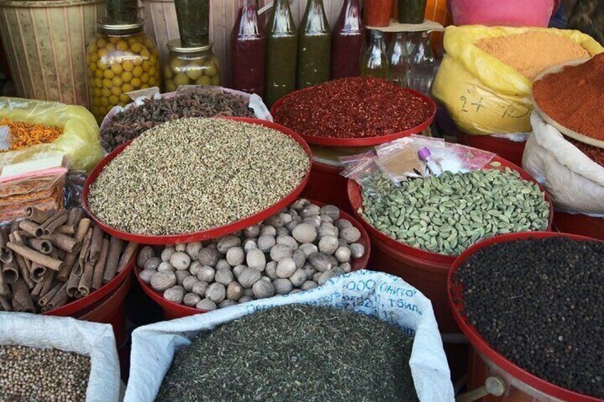 Bazar Tour – A Culinary Adventure Through Tbilisi’s Dezerter’s Bazaar
