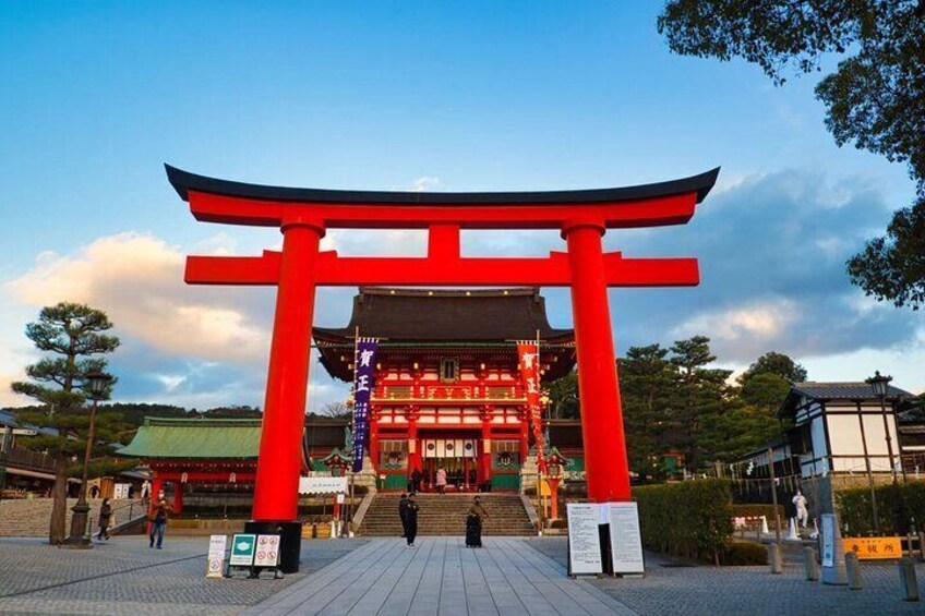 Hidden Secrets of Fushimi Inari: Bamboo Paths and Sake Village