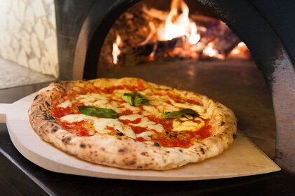 Kleingruppen-Pizza- und Gelato-Kurs mit unbegrenzter Weinauswahl