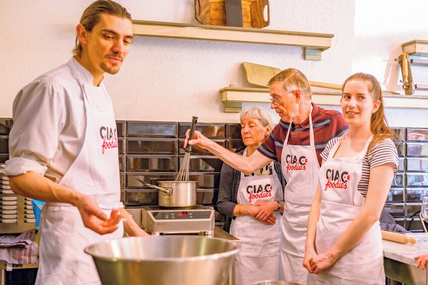 Small Group Pizza & Gelato Making Class With Unlimited Wine