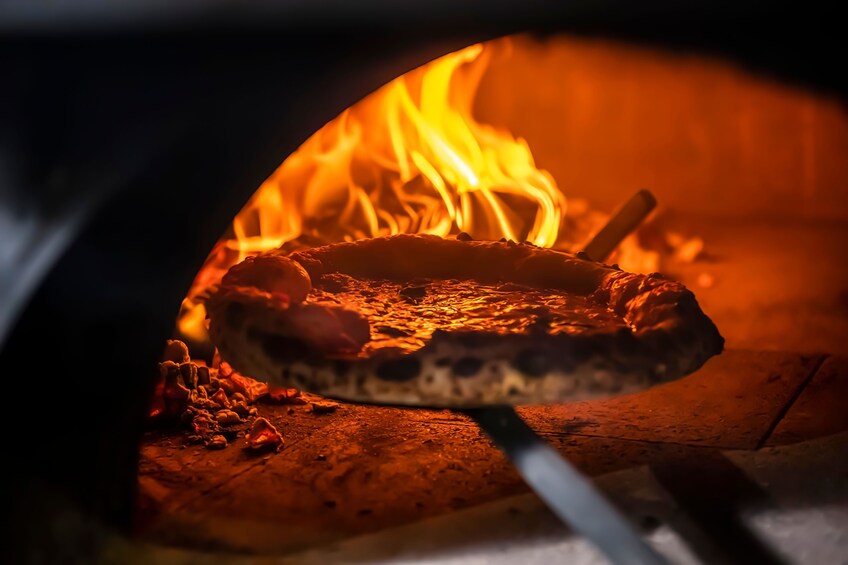 Small Group Pizza & Gelato Making Class With Unlimited Wine