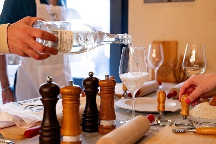 Authentic Pasta and Tiramisu with Unlimited Wine in Florence 