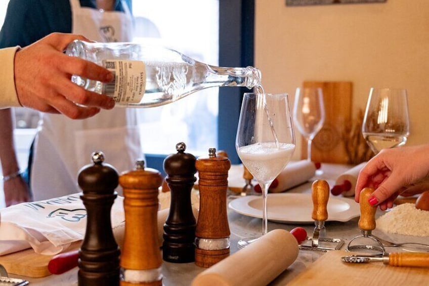 Authentic Pasta and Tiramisu with Unlimited Wine in Florence