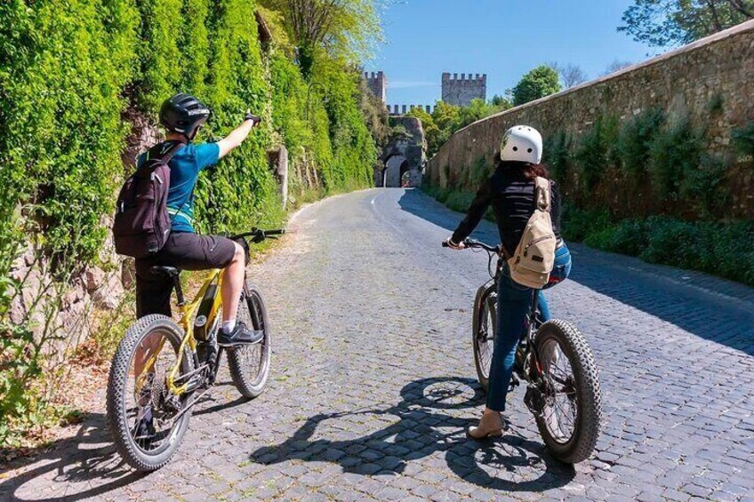 Walking through history by e-bike, along the Via Appia Antica!