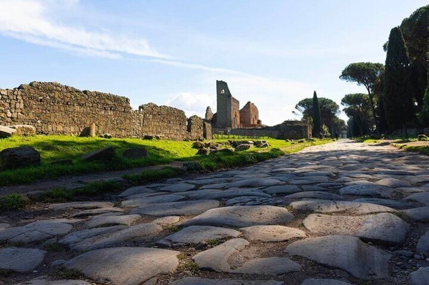 Walking through history by e-bike, along the Via Appia Antica!