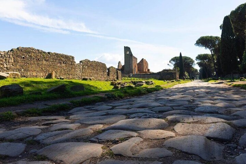Walking through history by e-bike, along the Via Appia Antica!
