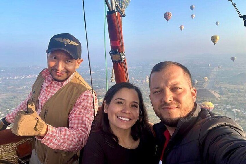 Private Balloon Flight in Teotihuacan with Breakfast in Cavern