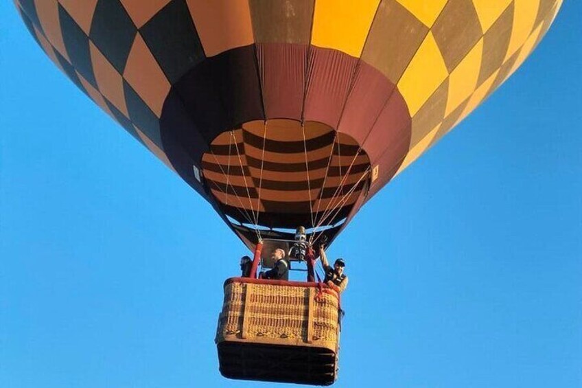 Private Balloon Flight in Teotihuacan with Breakfast in Cavern