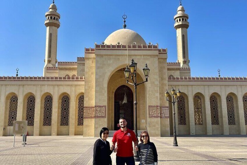 Manama Day from South to North to Discover Bahrain